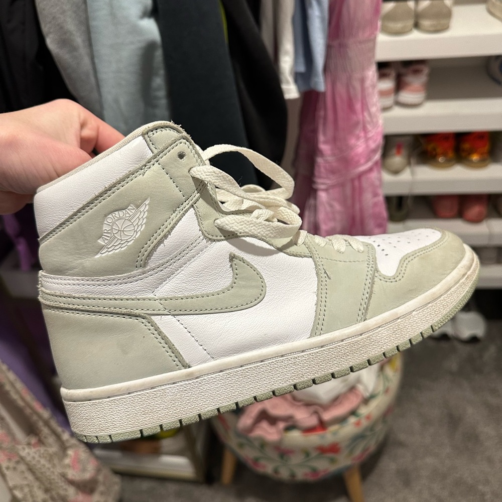 Seafoam green Jordan 1 High! Womens size 8